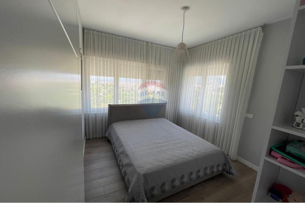 Vila me Pishinë në Rezidencën Kodra e Diellit 2