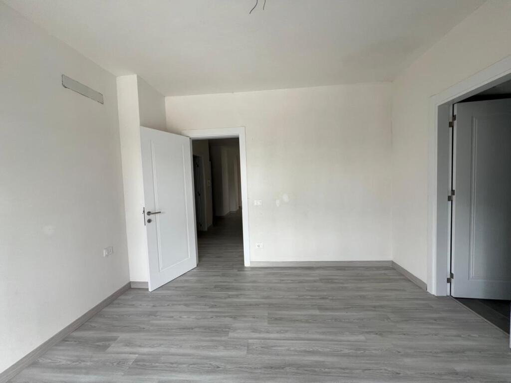 Shitet, Apartament 3+1+2, Bulevardi i Ri, Tiranë.