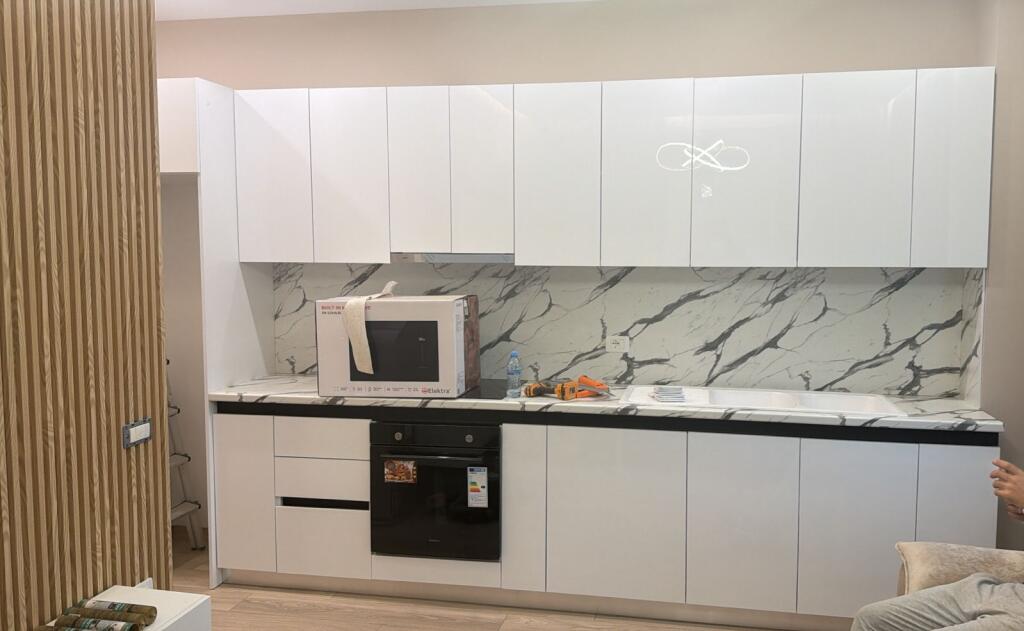 Jepet me qira apartament 2+1, 105 m² – Yzberisht, përballë Gega Oil