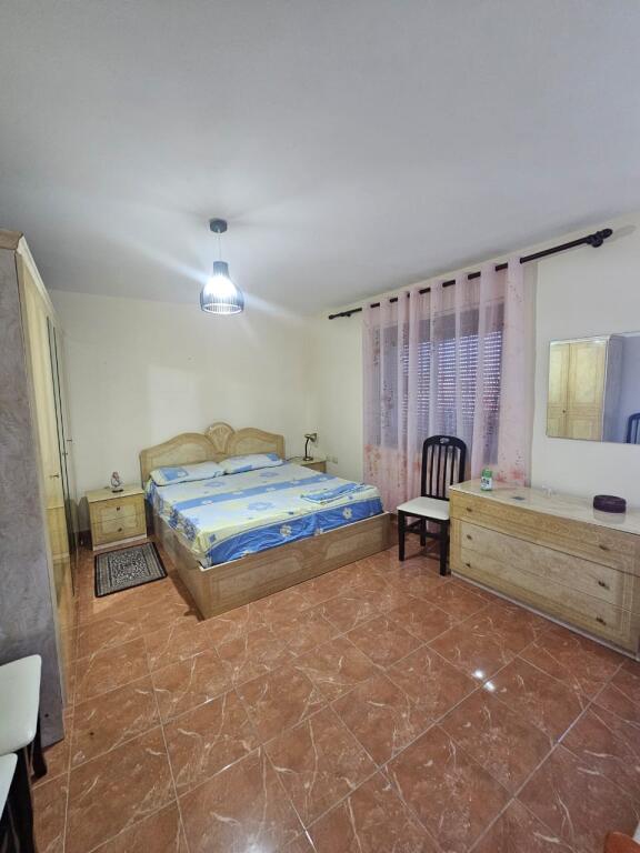 Jepet me qera apartament 1+1 300 euro te gjykata