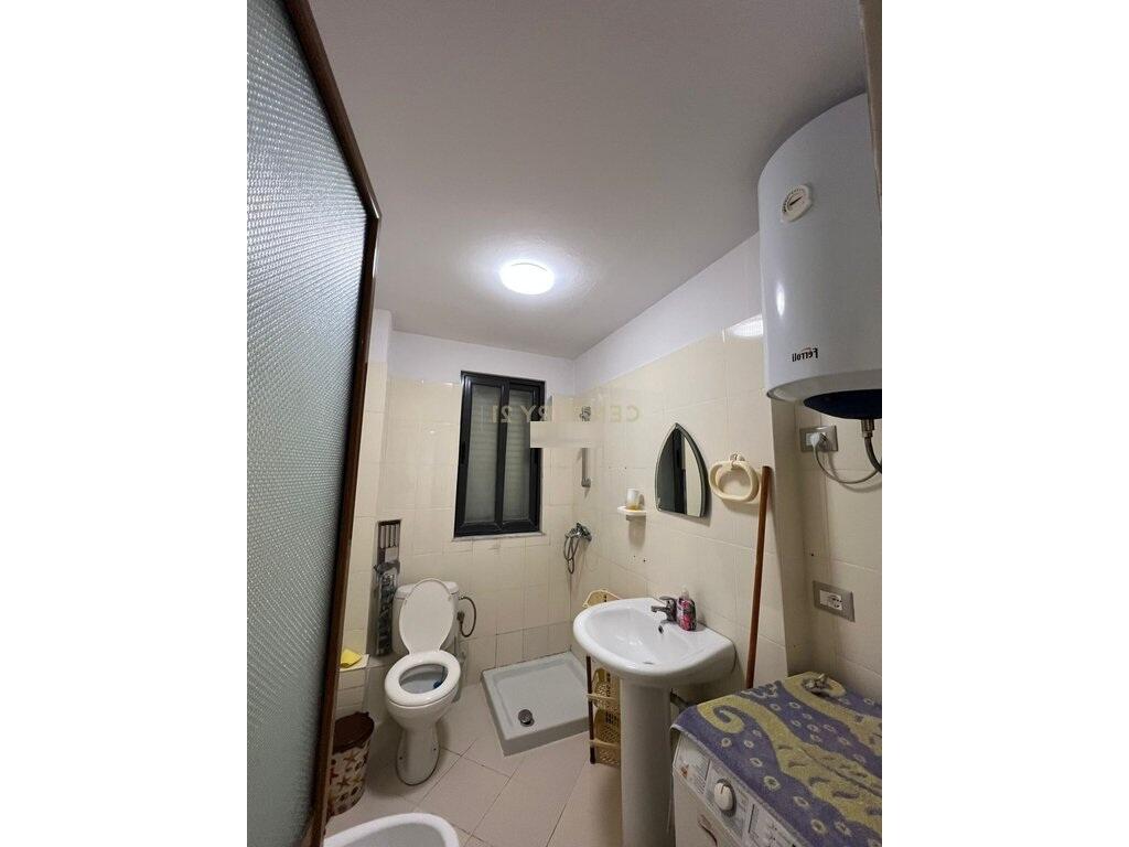 JEPET APARTAMENT 1+1 ME QIRA, STACIONI I TRENIT