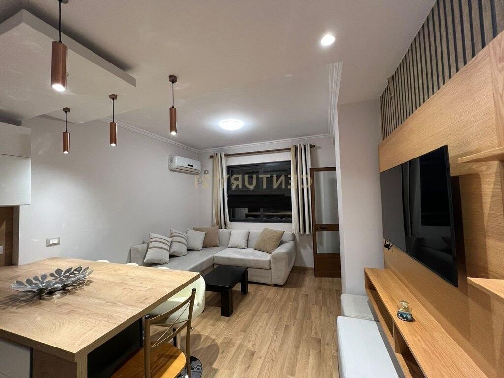 JEPET APARTAMENT 1+1 ME QIRA, STACIONI I TRENIT