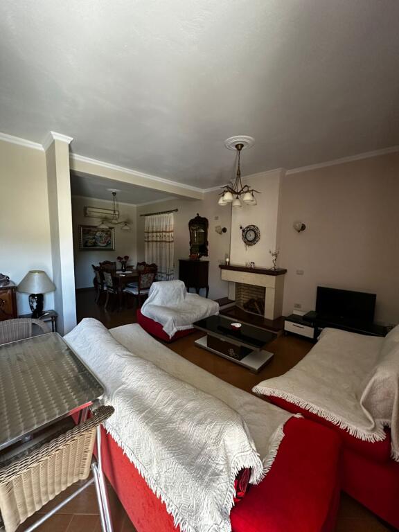 Jepet me qira apartament — për banim Prane muzeumit, Qender, Durrës