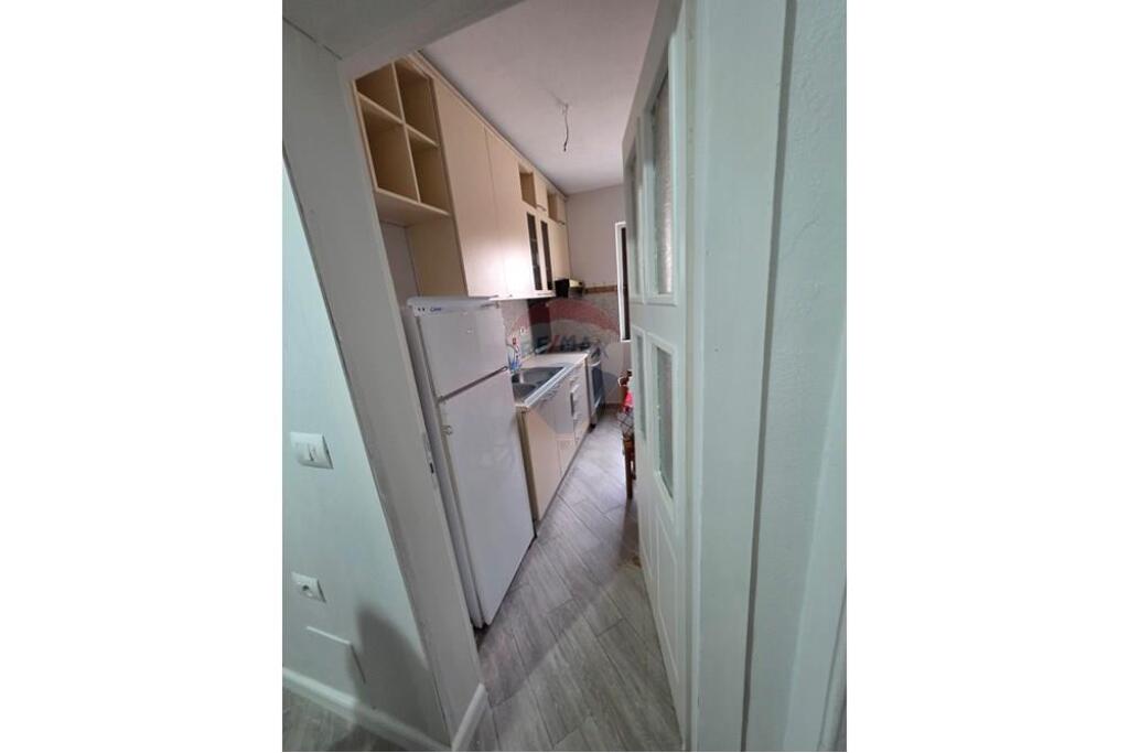 Shitet Apartament 1+1 21 Dhjetori, Tiranë