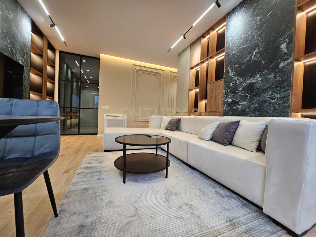 Apartament Luksoz me 2 Dhoma Gjumi me Qira në Zemër të Tiranës – Rruga e Barrikadave !