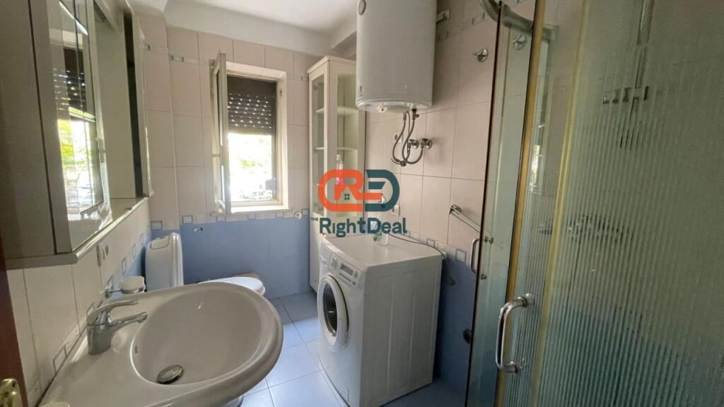 Prane Shkolles Se Baletit, Jepet Me Qira Apartament 3+1, Me Lokacion Ideal!!