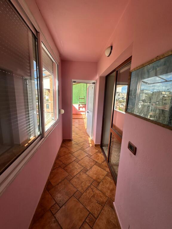 Apartament 2+1 per shitje ne Xhamllik