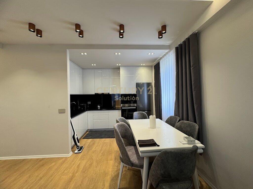 FOR RENT 2+1+2 PARKING SPACES AT DRY LAKE!