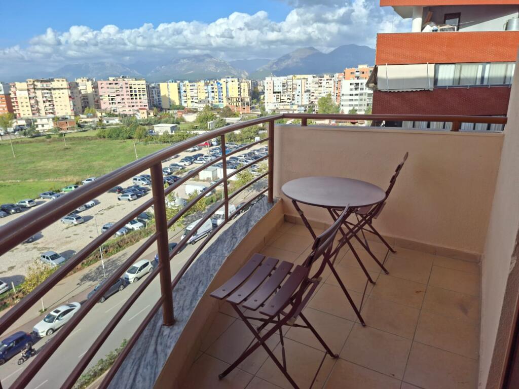 Jepet me qira apartament 2+1, 105 m² – Yzberisht, përballë Gega Oil