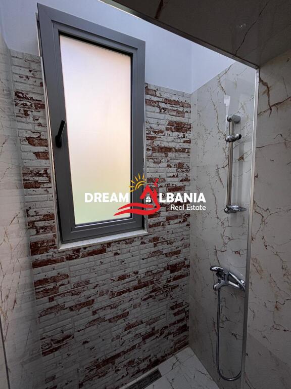 Zyre me qera tek Medreseja ( ID 42611375)