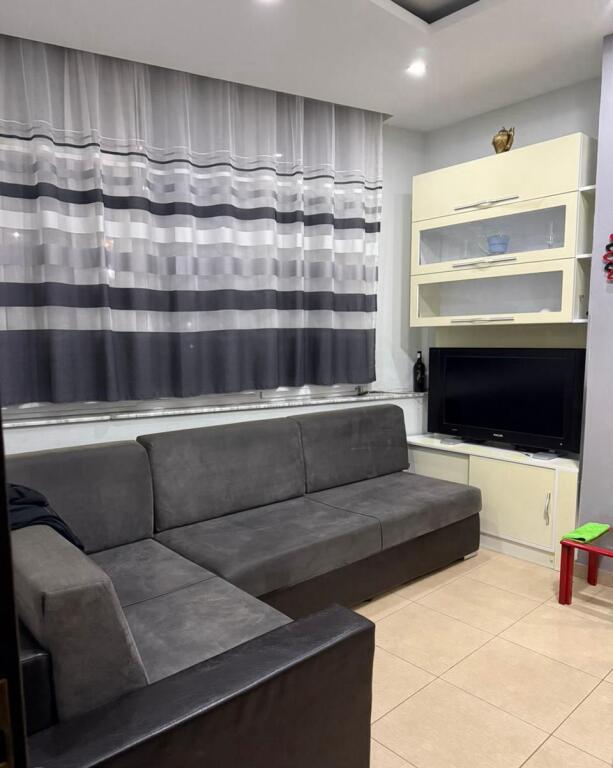 APARTAMENT ME QERA 1+1 TREGU ELEKTRIK 50.000 LEKE
