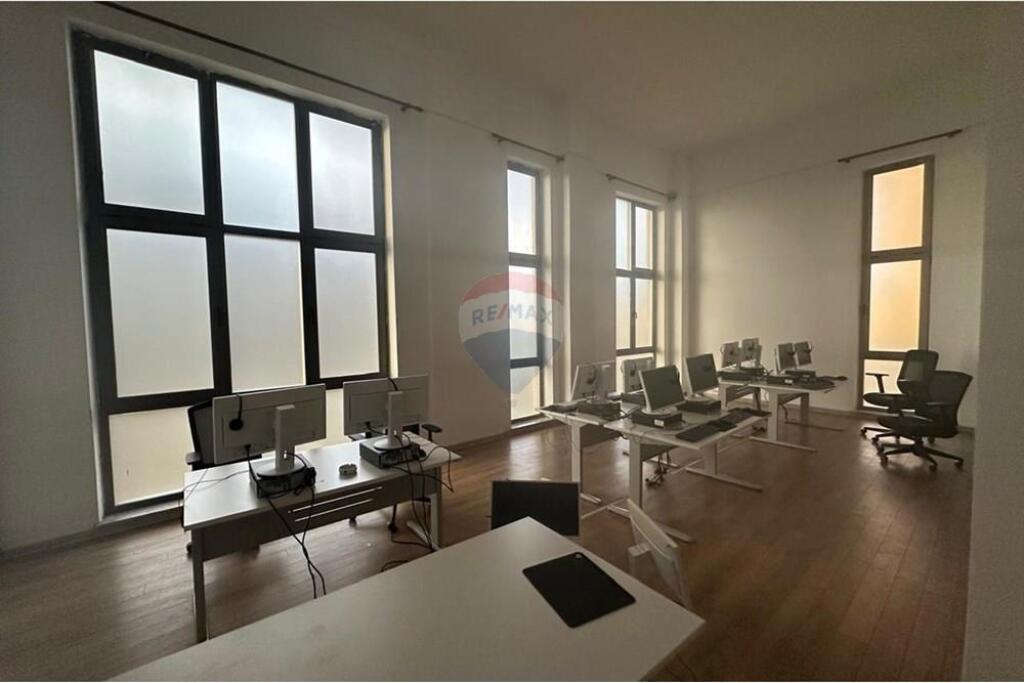 Ufficio - In Affitto - Via 5 Maji, Tirana !