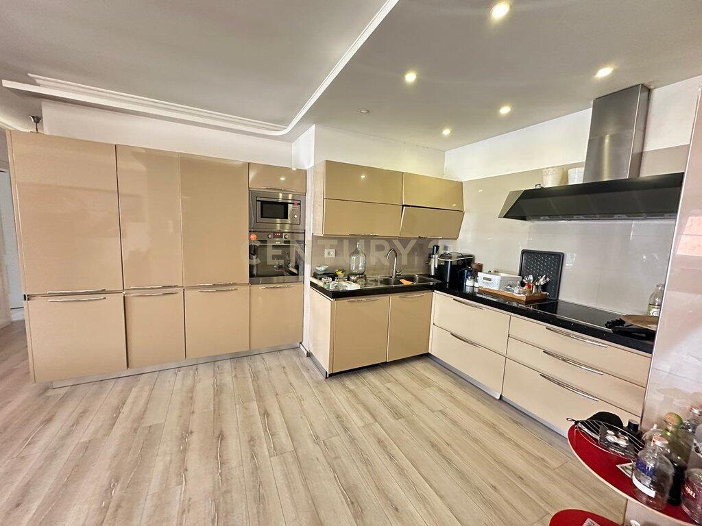 🏢 Shitet Apartament 2+1 – Përballë Kompleksit Delijorgji, Tiranë