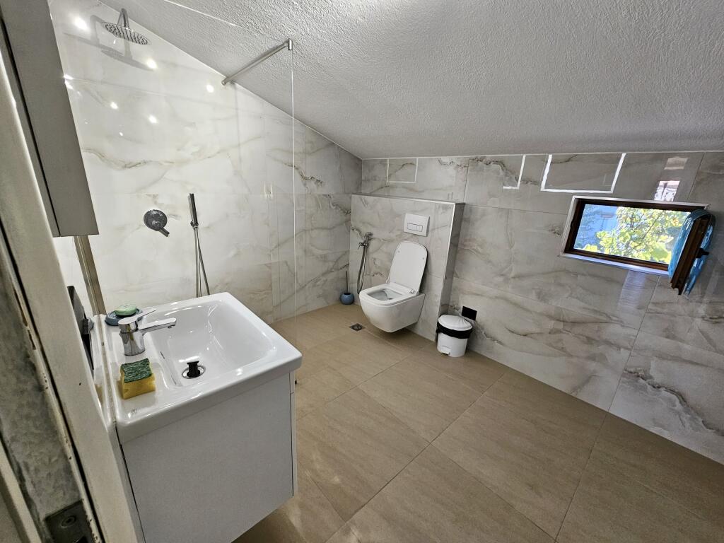 📣 QERA Apartament 3+1 Me 2 Tualete, Verandë Dhe Parking 📍 Rruga Nikollë Filja, Tiranë ✨