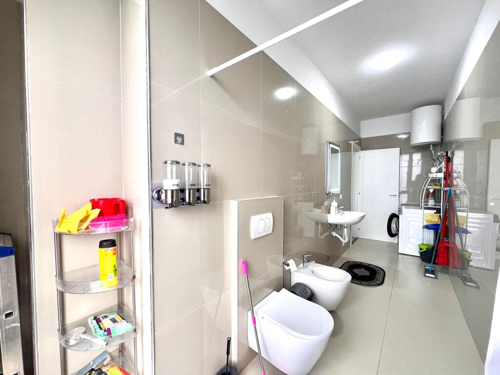 Jepet Me Qera: 1+1 &Ballkon +Post Parkimi 📍Bulevardi i Ri - Kompl. i 2025 (Rr. Filip Jano) 100% i Ri | 65,000Leke/Muaj