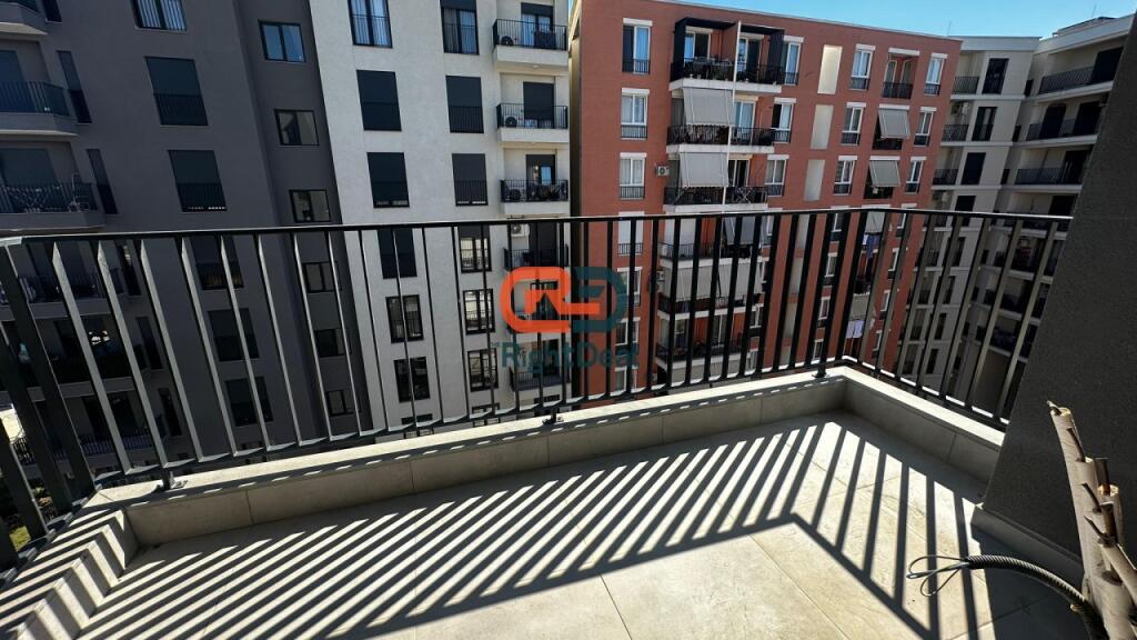 Ne Astir, Tek Kompleksi Jolla, Shitet Apartament 2+1 Me Post Parkimi!
