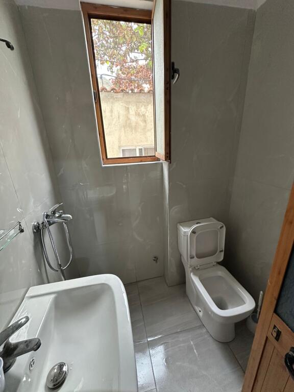 Apartament 1+1+bllk me qera Astir 350€