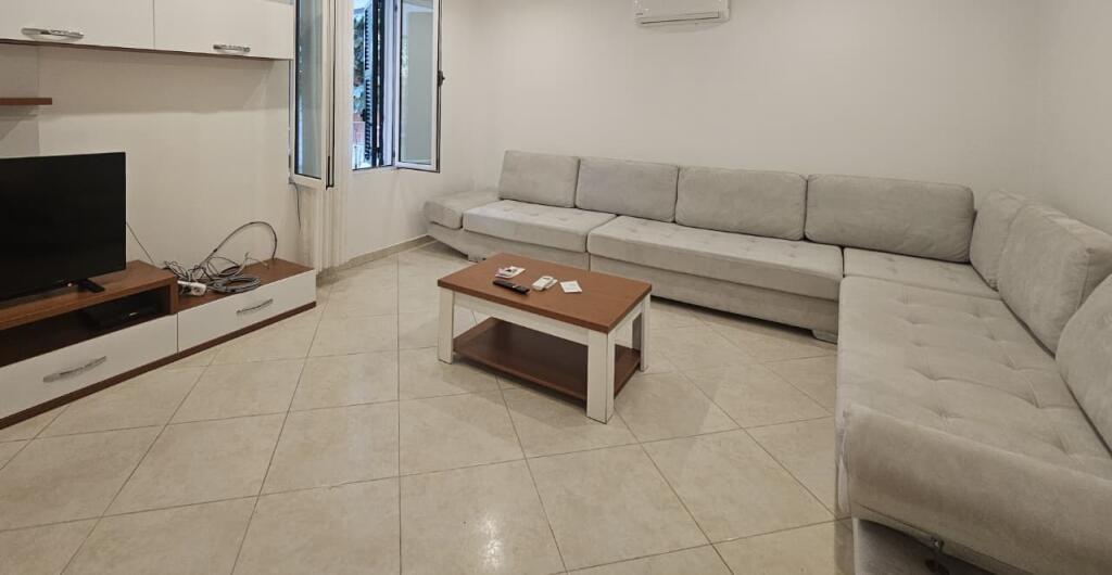 Affittasi Appartamento 1+1+1 con Balcone