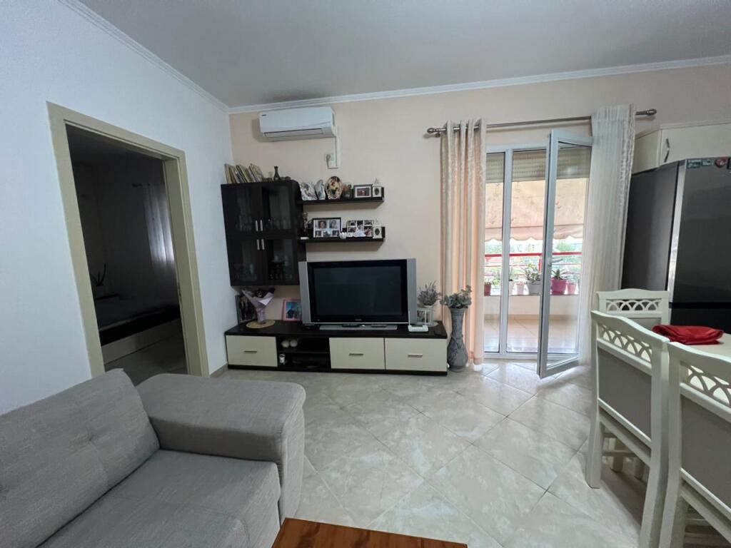Shitet, Apartament 2+1, Rruga Jordan Misja pran Hipotekes, Tiranë.