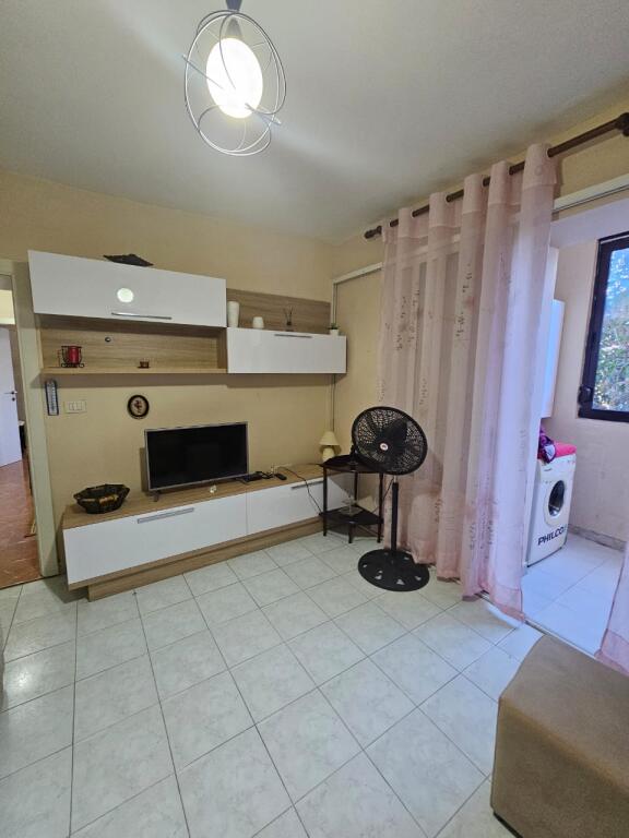 Jepet me qera apartament 1+1 300 euro te gjykata