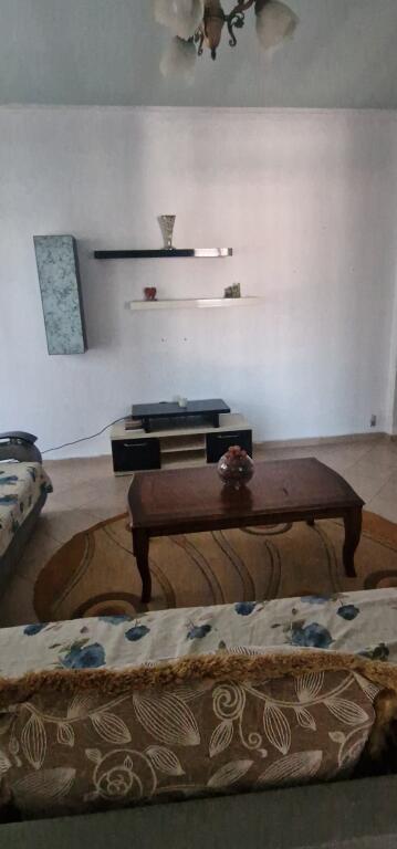 Apartament 2+1, Fresku!