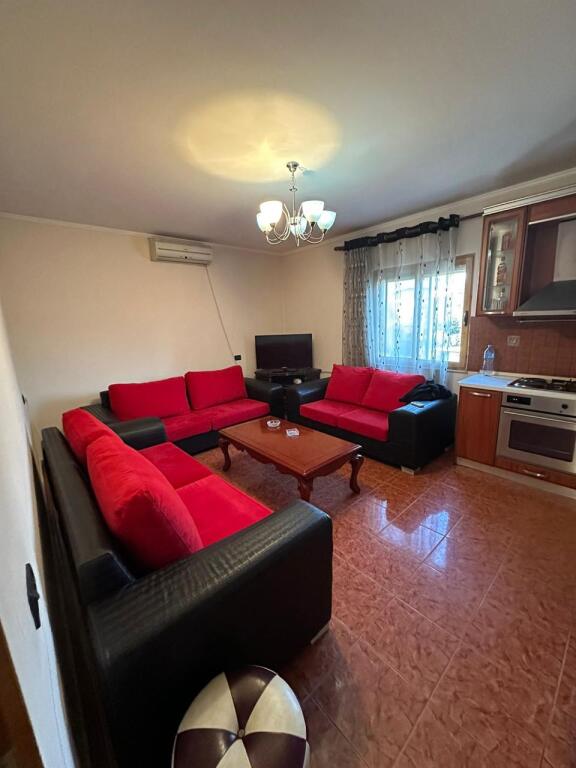 Fabrika e Miellit Apartament 2+1+  2 poste parkimi. Jepet me qera kati i dyte i nje vile private me hyrje te dedikuar.