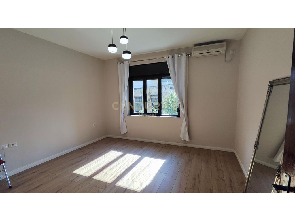 Apartament 4+1+2 per shitje prane rruges Myslym Shyri