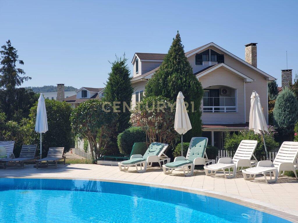 TEG, Vilë 3-katëshe me qira në Garden Villas