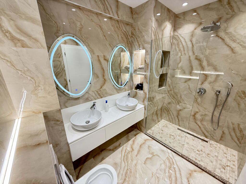 📣 QERA SUPER Apartament 2+1 Me 2 Tualete Dhe 2 Poste Parkimi 📍Kompleksi FZ, Liqeni i Thate ✨