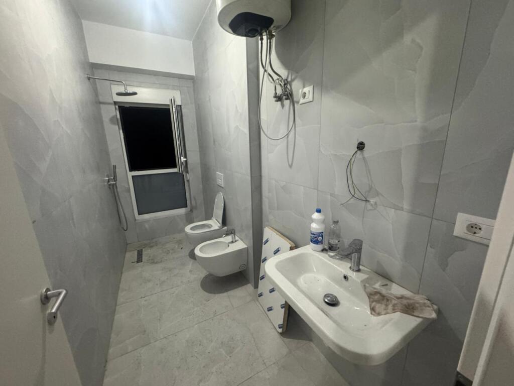 🏡 Jepet me Qira Apartament 2+1 📍 Adresa: Ali Demi, Kompleksi Kaimi