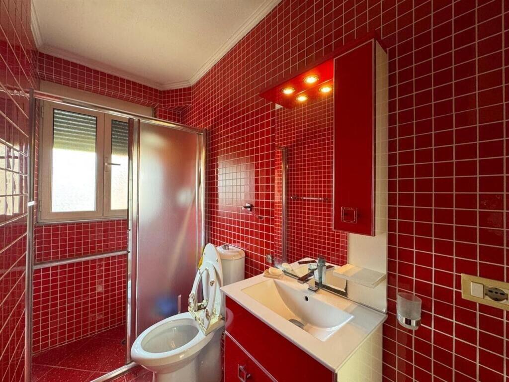 2+1,kat 3 pallat ekzistues,te rruga fortuzi,cmimi 650 mije leke