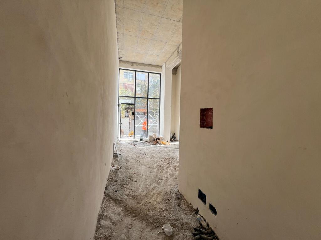 Shitet Ambient Biznesi, në rrugë kryesore, “Selvia”, Tiranë