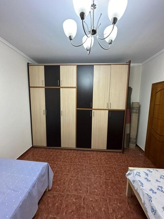 Fabrika e Miellit Apartament 2+1+  2 poste parkimi. Jepet me qera kati i dyte i nje vile private me hyrje te dedikuar.