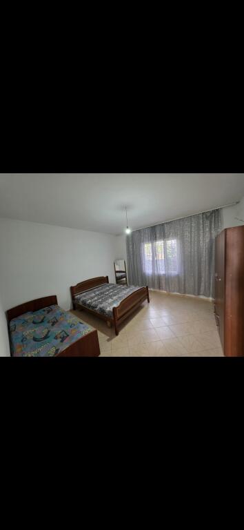 5 Maji Jepet Shtepi 2+1 Me Qera