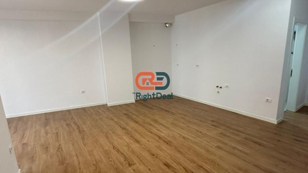 Ne Astir, Tek Kompleksi Jolla, Shitet Apartament 2+1 Me Post Parkimi!