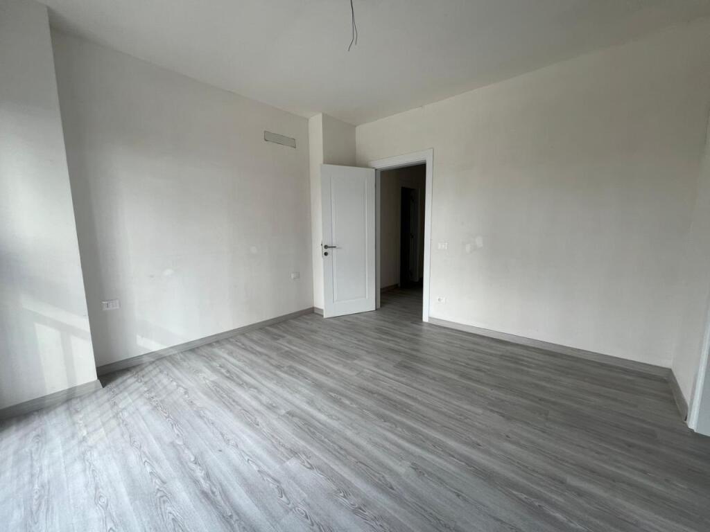 Apartament 3+1+2 në kompleksin El Bavo, pranë Bulevardit të Ri në Tiranë