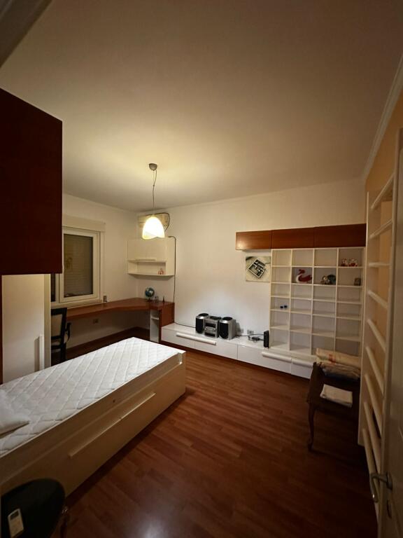 Jepet me qira apartament — për banim Prane muzeumit, Qender, Durrës