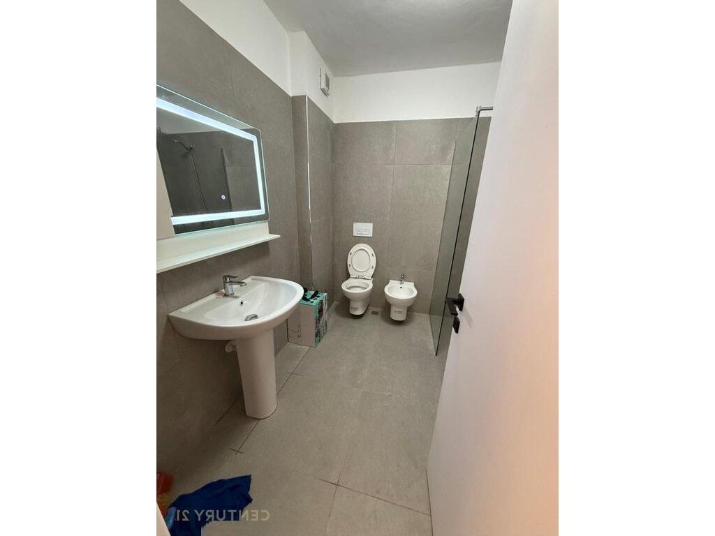 JAPIM APARTAMENT 1+1+ POST PARKIMI KODRA E DIELLIT 2