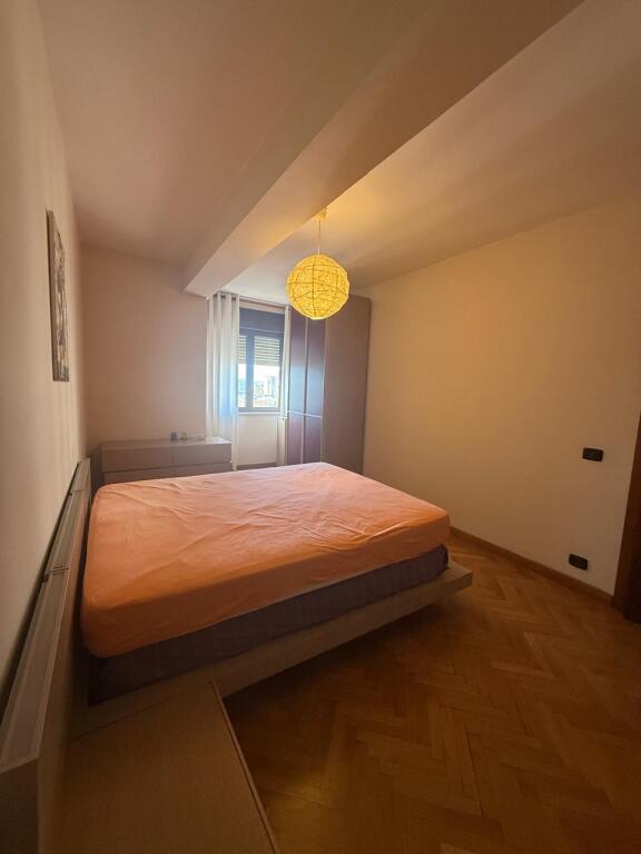 Jepet me qera apartament 2+1 tek Torre Drini!