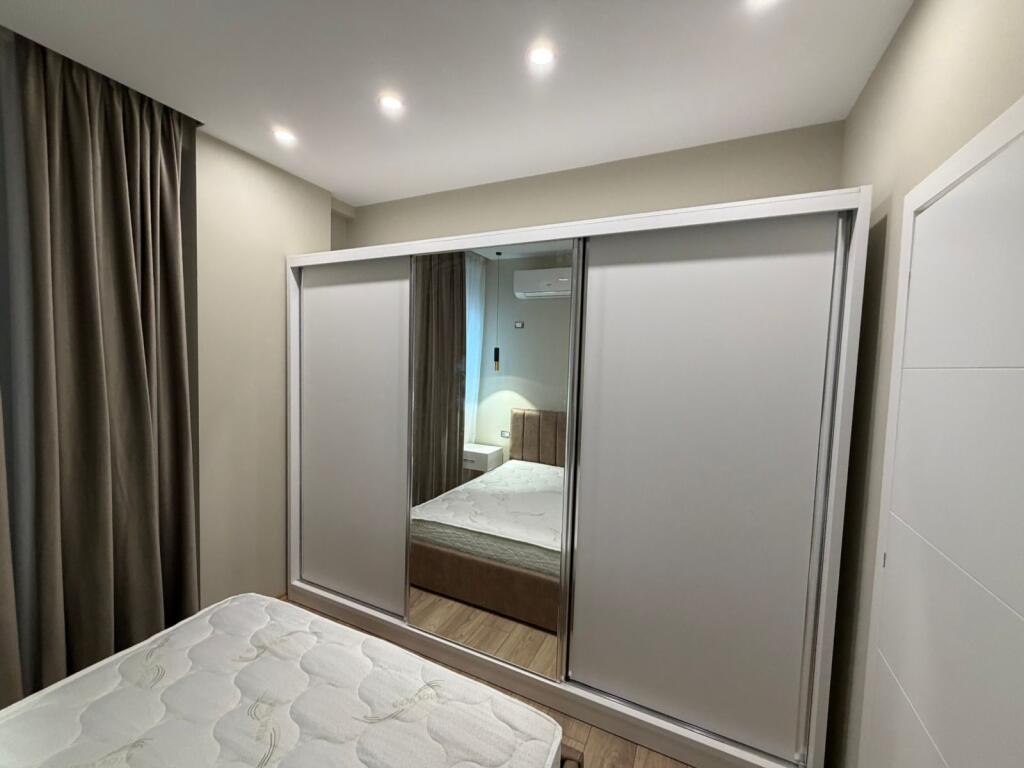 Jepet me qira apartament 2+1, 105 m² – Yzberisht, përballë Gega Oil