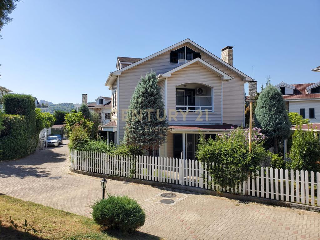 TEG, Vilë 3-katëshe me qira në Garden Villas