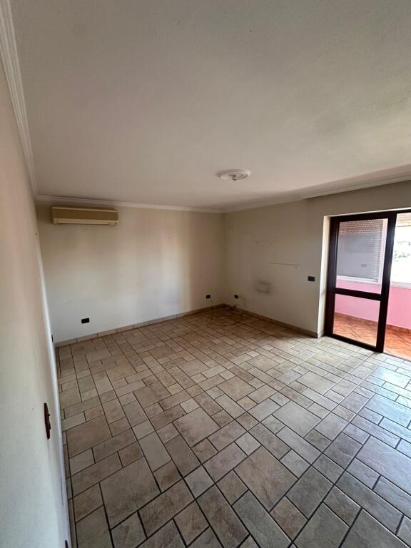 Apartament 2+1 per shitje ne Xhamllik