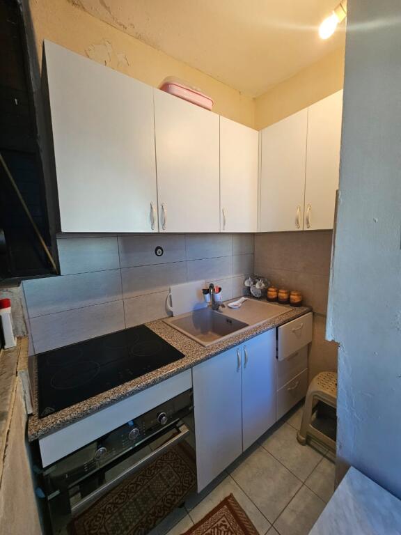 Jepet me qera apartament 1+1 300 euro te gjykata