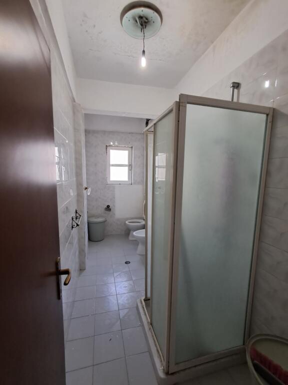 🏡 APPARTAMENTO 2+1 IN VENDITA – QUARTIERE 18, VICINO A VALA PARK, DURRËS