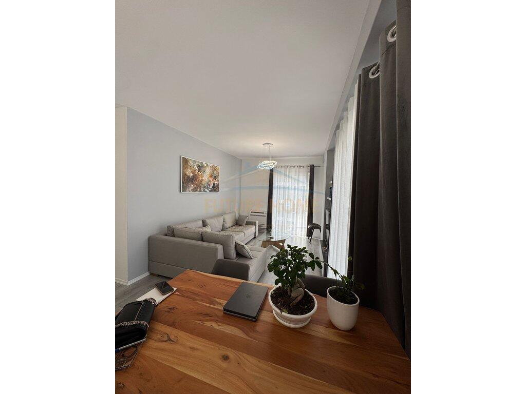 Me qira, Apartament 2+1, Univers City, Tiranë.