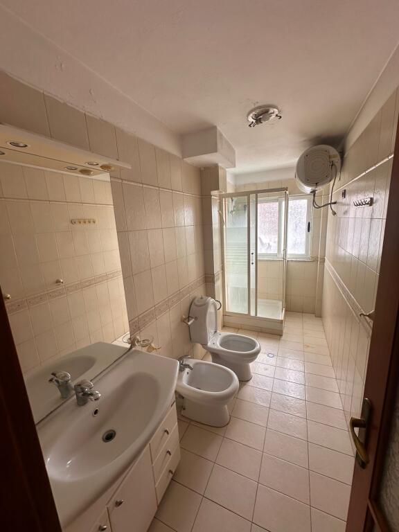 Apartament 2+1 per shitje ne Xhamllik