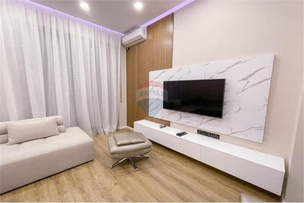 APARTAMENT LUKSOZ 2+1+PARKIM NE QENDER-PAZARI RI