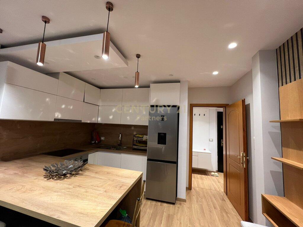 APARTAMENT 1+1 ME QIRA, STACIONI I TRENIT