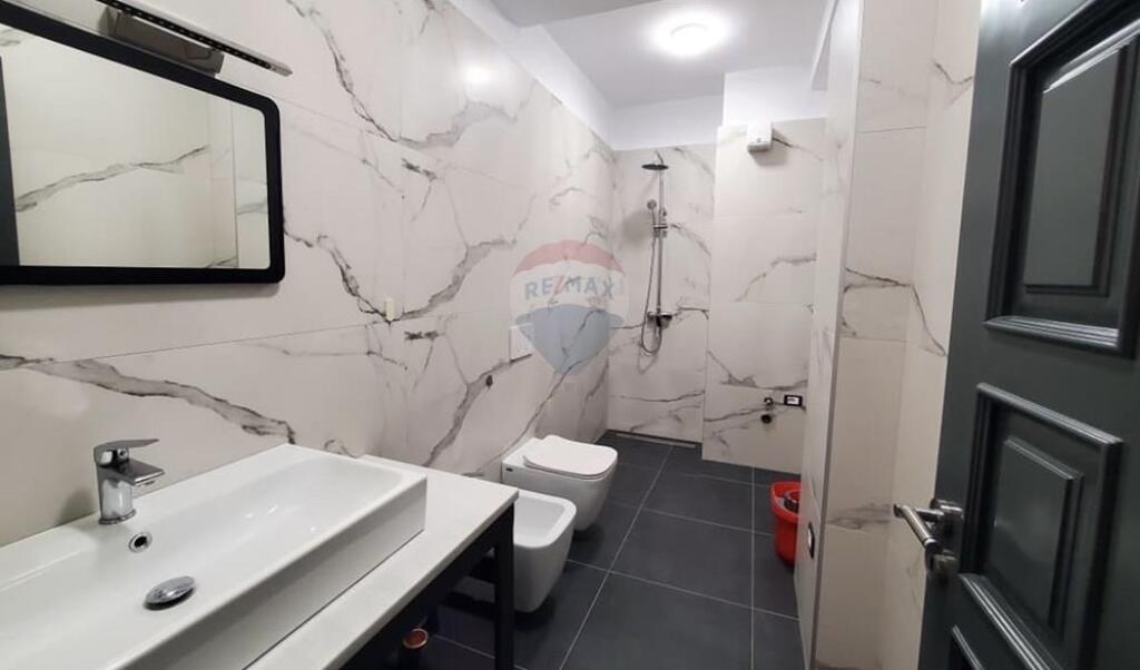 Apartament 2+1+2 me qira – Komuna e Parisit