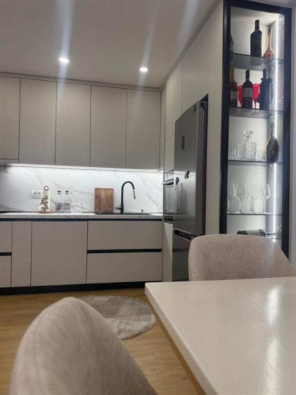 APARTAMENT NE SHITJE 2+1 NE FRESK